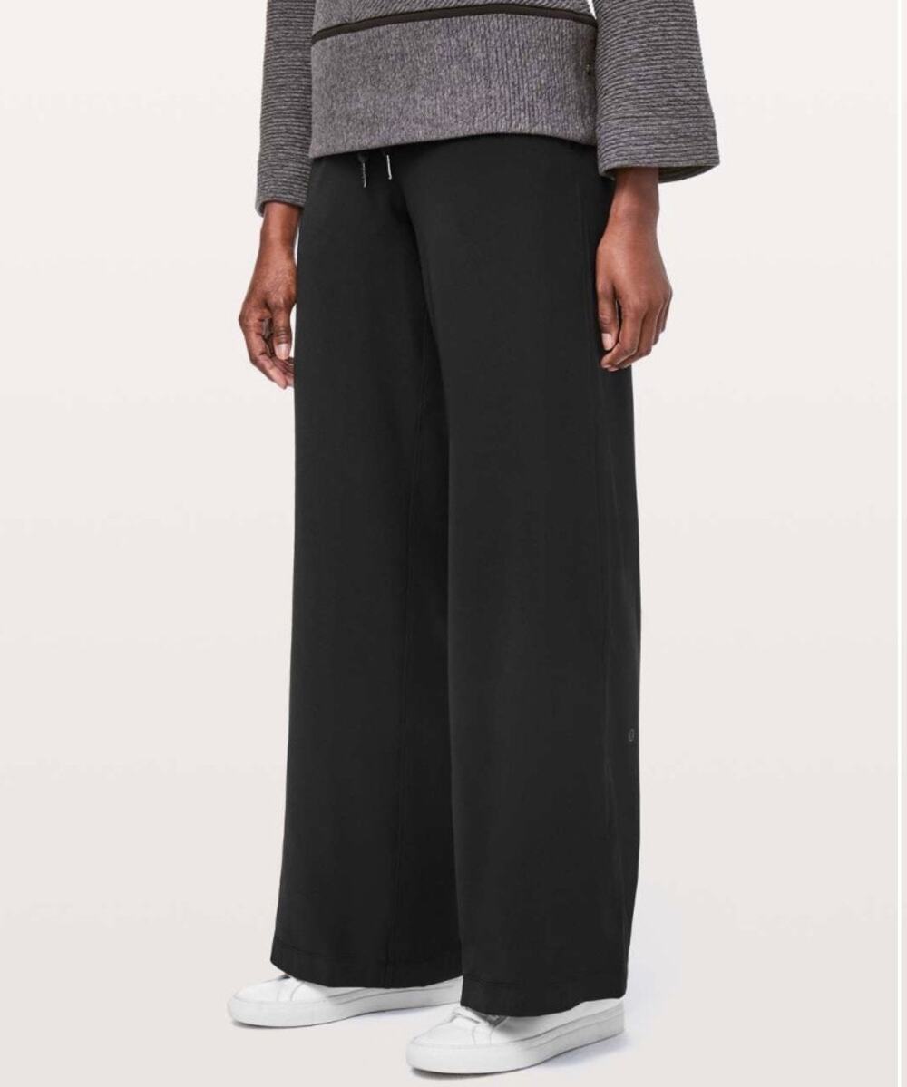 Lululemon On The Fly Wide Leg Pant Woven in Black Size 6